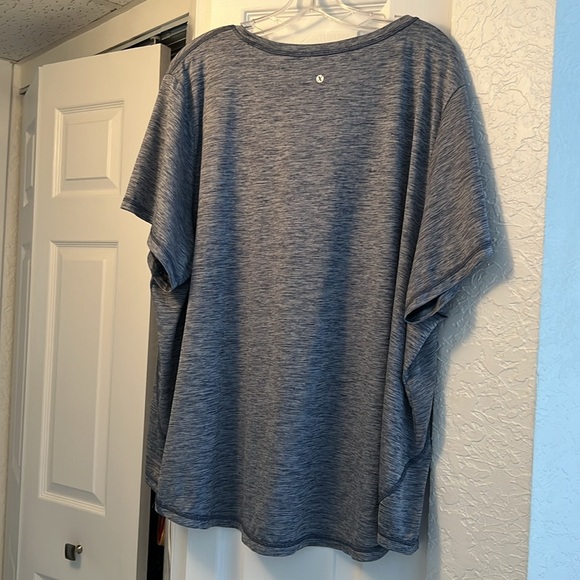 XERSION 3X SEMI FIT NAVY DISTRESSED LOOK V NECK  DECORATIVE  TEE - Picture 10 of 11